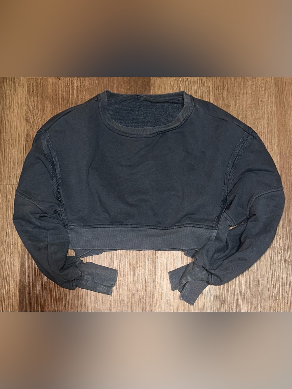 Gray cropped sweatshirt